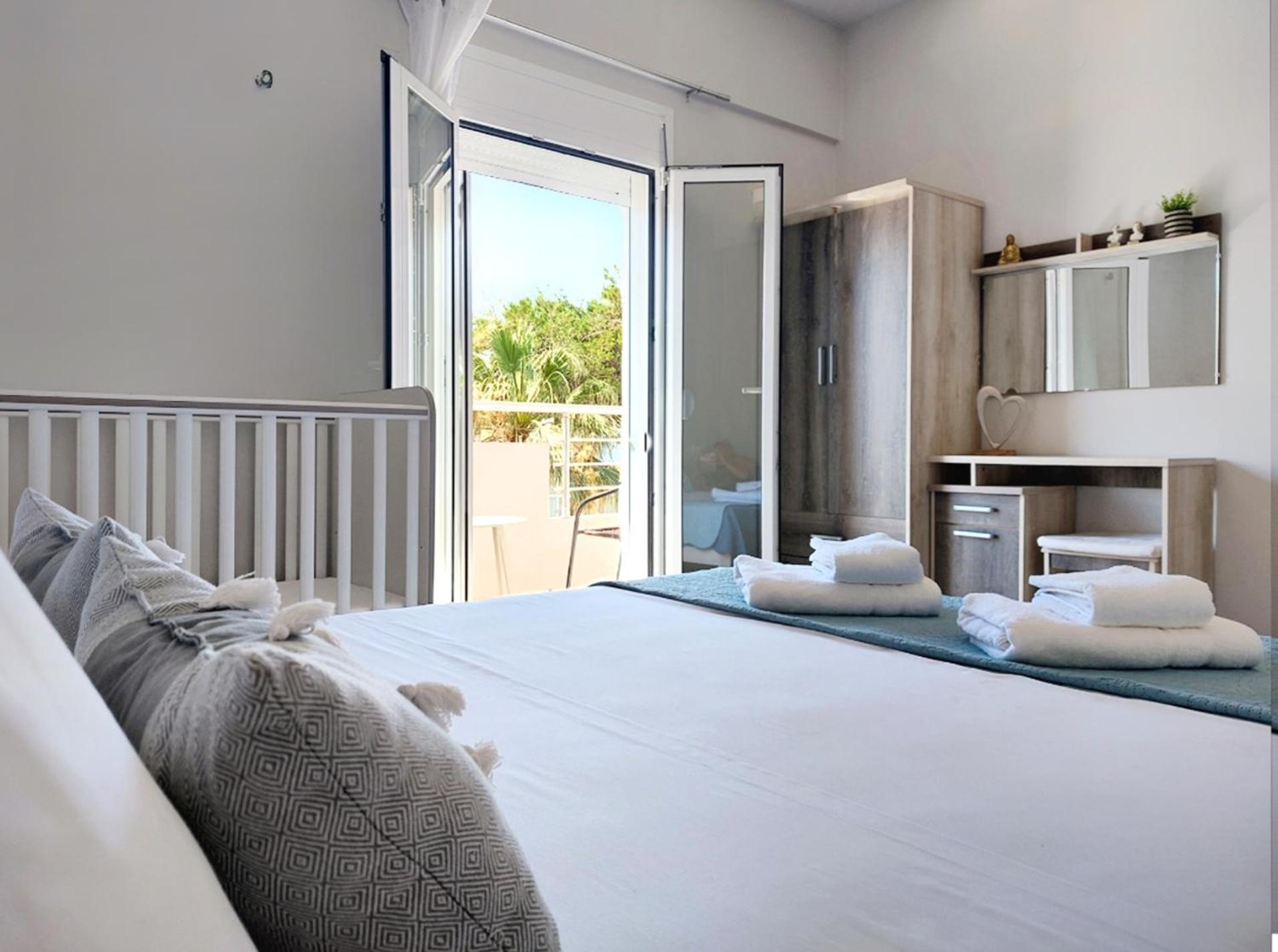 Holiday House Heraklion Deluxe Exteriör bild